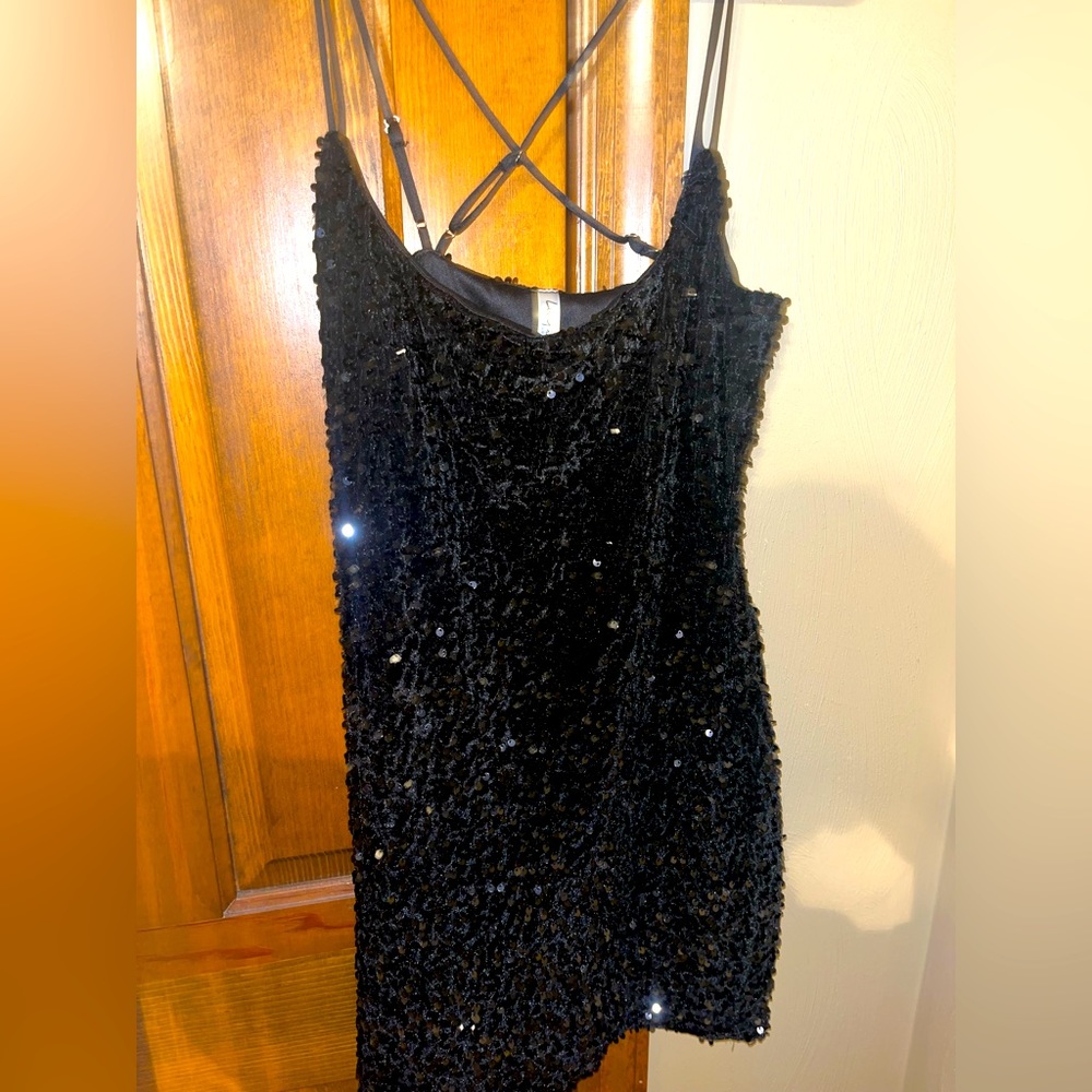 Short black sequence dress Size:Medium